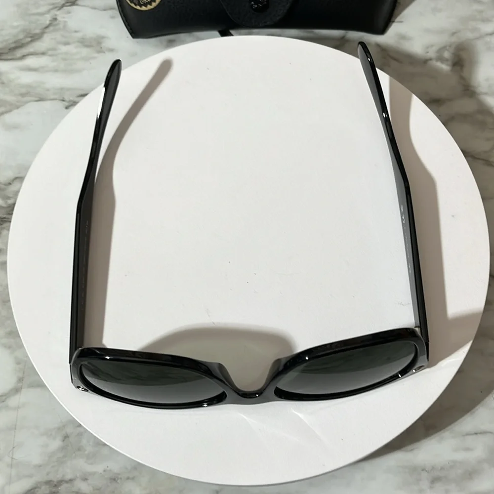 RAY-BAN SUNGLASSES. NEW WITH CASE AND BOX. MADE IN ITALY - Picture 13 of 16